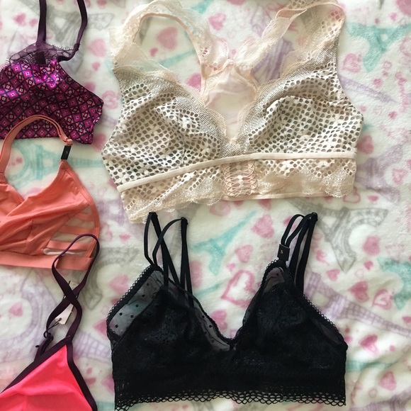 10 Brand new Victoria’s Secret size S bralettes - Picture 5 of 7